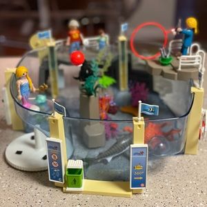 Playmobil aquarium with figurines